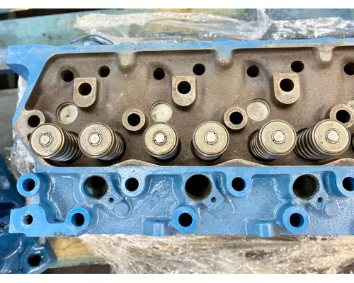 INTERNATIONAL  Cylinder Head