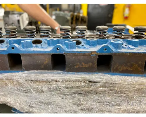 INTERNATIONAL  Cylinder Head