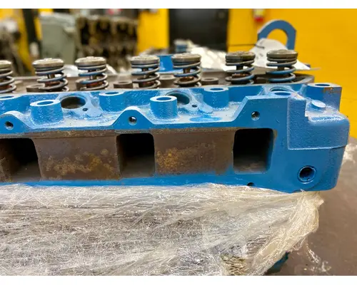 INTERNATIONAL  Cylinder Head