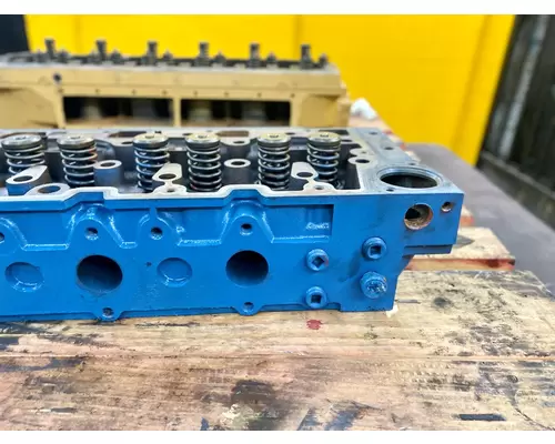 INTERNATIONAL  Cylinder Head