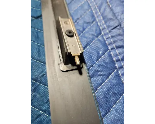 INTERNATIONAL  Door Vent Glass, Front