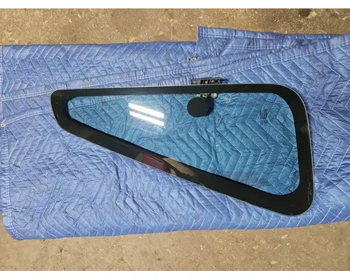 INTERNATIONAL  Door Vent Glass, Front