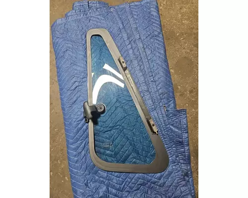 INTERNATIONAL  Door Vent Glass, Front