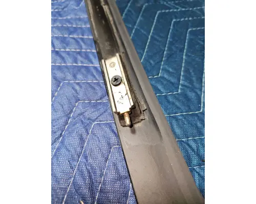 INTERNATIONAL  Door Vent Glass, Front