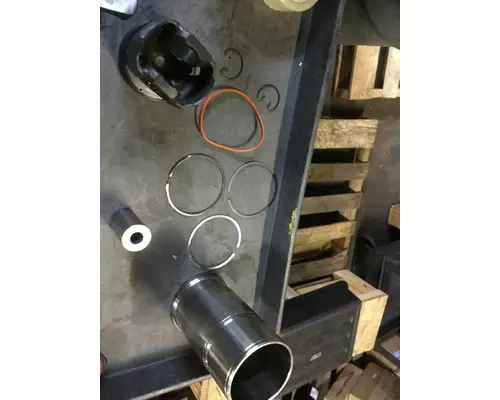 INTERNATIONAL  Piston