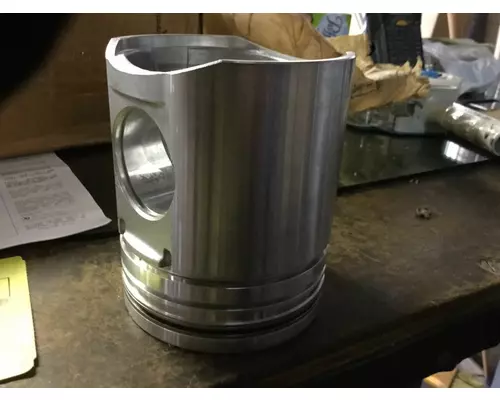 INTERNATIONAL  Piston