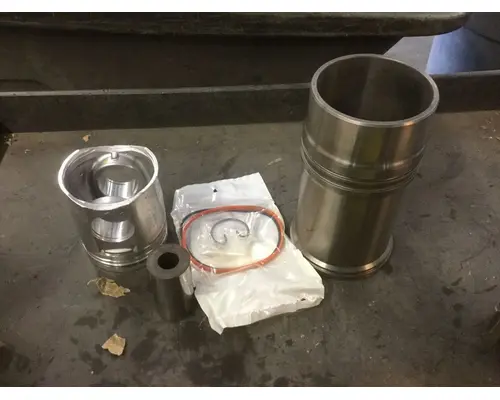 INTERNATIONAL  Piston