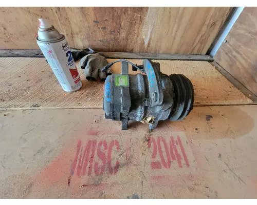 ISUZU 4BD2T Air Conditioner Compressor