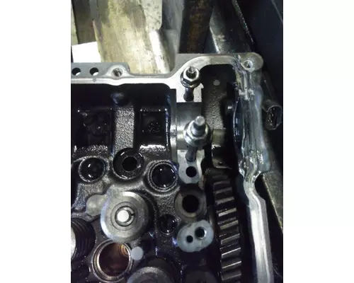 ISUZU 4HK1TC (5.2L) CYLINDER HEAD