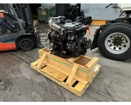 ISUZU 4HK1TC Engine Assembly