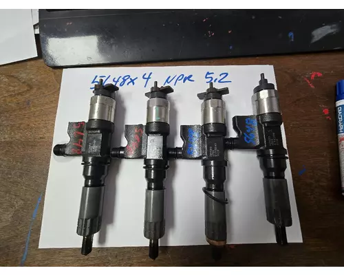 ISUZU 4HK1TC Fuel Injector