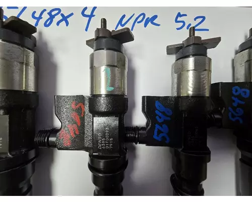 ISUZU 4HK1TC Fuel Injector