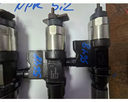 ISUZU 4HK1TC Fuel Injector