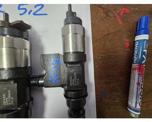 ISUZU 4HK1TC Fuel Injector