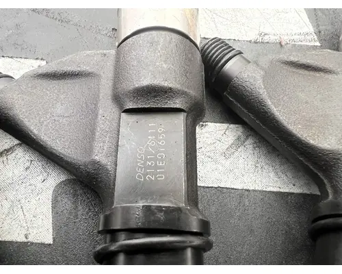 ISUZU 4HK1TC Fuel Injector