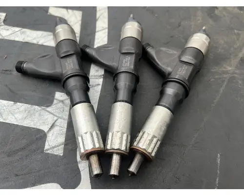 ISUZU 4HK1TC Fuel Injector