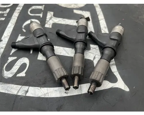 ISUZU 4HK1TC Fuel Injector