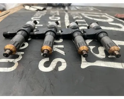 ISUZU 4HK1TC Fuel Injector