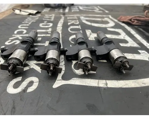 ISUZU 4HK1TC Fuel Injector