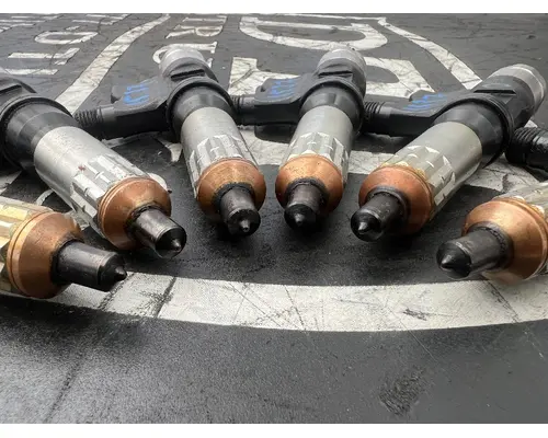 ISUZU 4HK1TC Fuel Injector