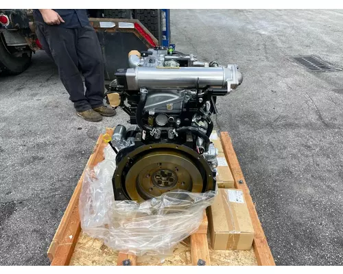 ISUZU 4LE2 Engine Assembly