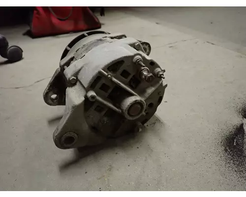 ISUZU C7500 Alternator