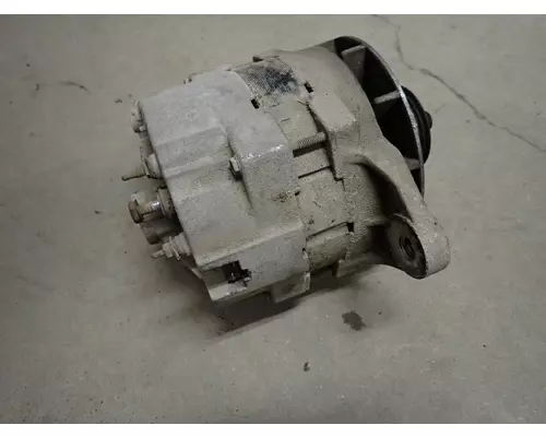 ISUZU C7500 Alternator