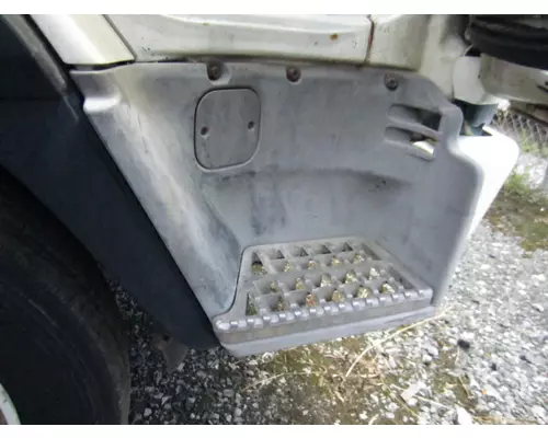 ISUZU FRR CAB STEP