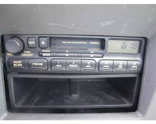 ISUZU FRR RADIO AMFMCASSETTE