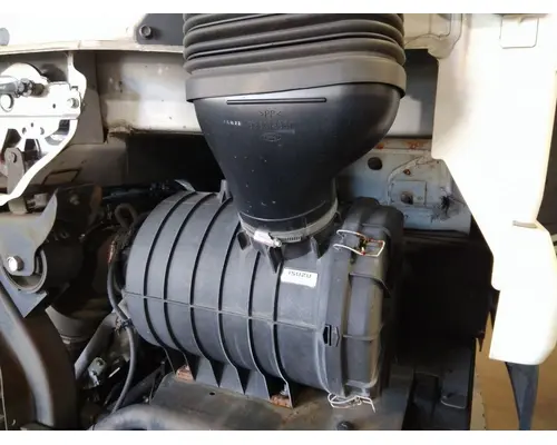 ISUZU FTR AIR CLEANER