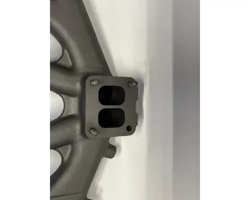 ISUZU G6BG1 Exhaust Manifold