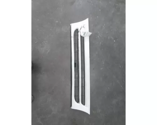 ISUZU NPR 1995-2004 GRILLE
