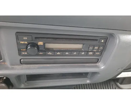 ISUZU NPR HD RADIO AMFMCD
