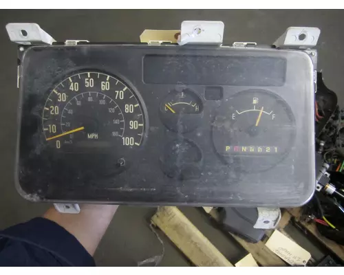 ISUZU NPR GAUGE CLUSTER