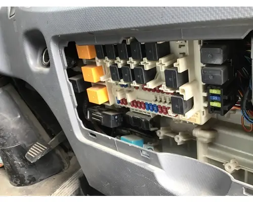 ISUZU NQR FUSE BOX
