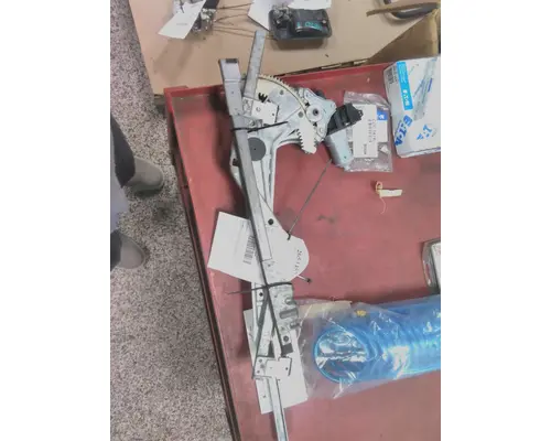 ISUZU NRR DOOR WINDOW REGULATOR