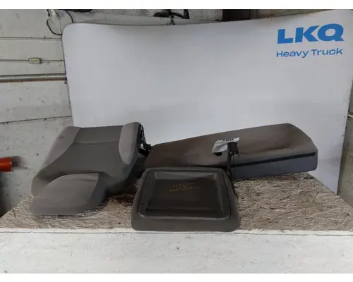 ISUZU NRR SEAT, FRONT