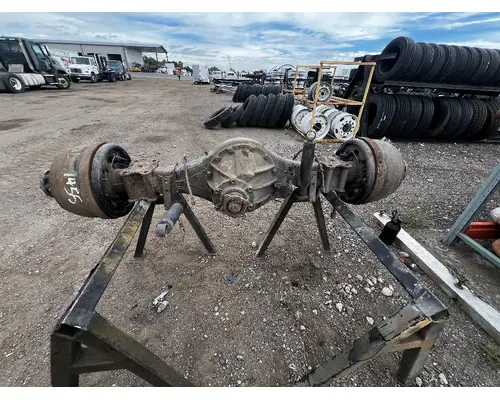 ISUZU W5500 Axle Assembly, Rear