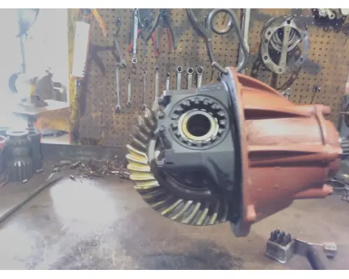 ISUZU W5R557 DIFFERENTIAL ASSEMBLY REAR REAR