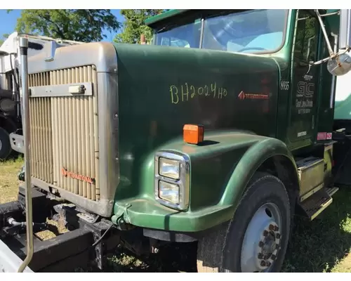 Hood IHC 9370 Stateline Truck Parts And Recycling Inc