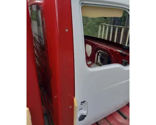 International Navistar LT 625 International Navistar LT625 Day cab shell