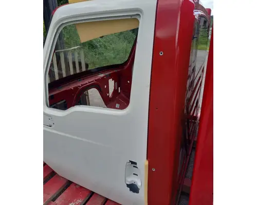 International Navistar LT 625 International Navistar LT625 Day cab shell