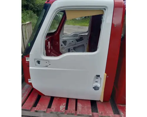 International Navistar LT 625 International Navistar LT625 Day cab shell