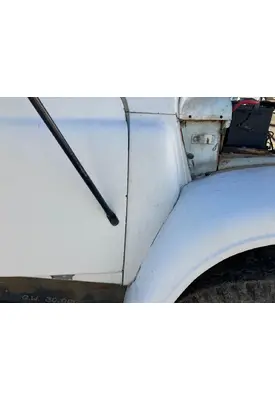 International 1600 LOADSTAR Cowl
