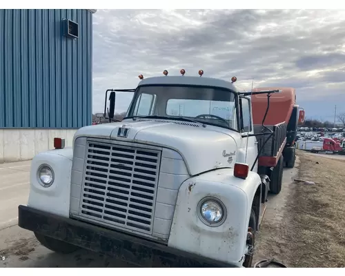 International 1600 LOADSTAR Hood