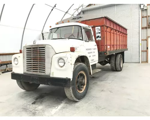 International 1600 LOADSTAR Parts Unit
