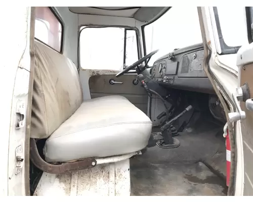 International 1600 LOADSTAR Parts Unit