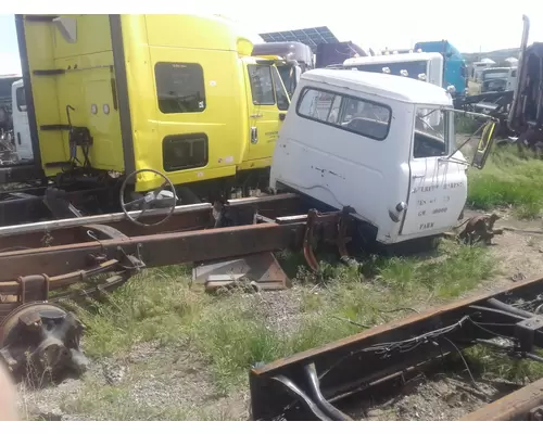 International 1600 LOADSTAR Parts Unit
