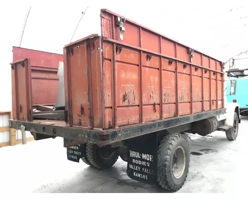 International 1600 LOADSTAR Parts Unit