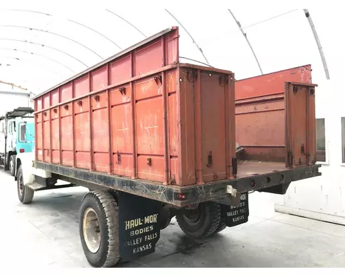 International 1600 LOADSTAR Parts Unit